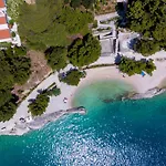 Apartment By The Sea Brela, Makarska - 13052 *