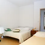 By The Sea Brela, Makarska - 13052 Apartment