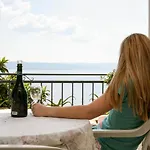 By The Sea Brela, Makarska - 13052 Apartment *