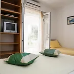 Apartment By The Sea Brela, Makarska - 13052 *