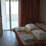 By The Sea Brela, Makarska - 13052 Apartment